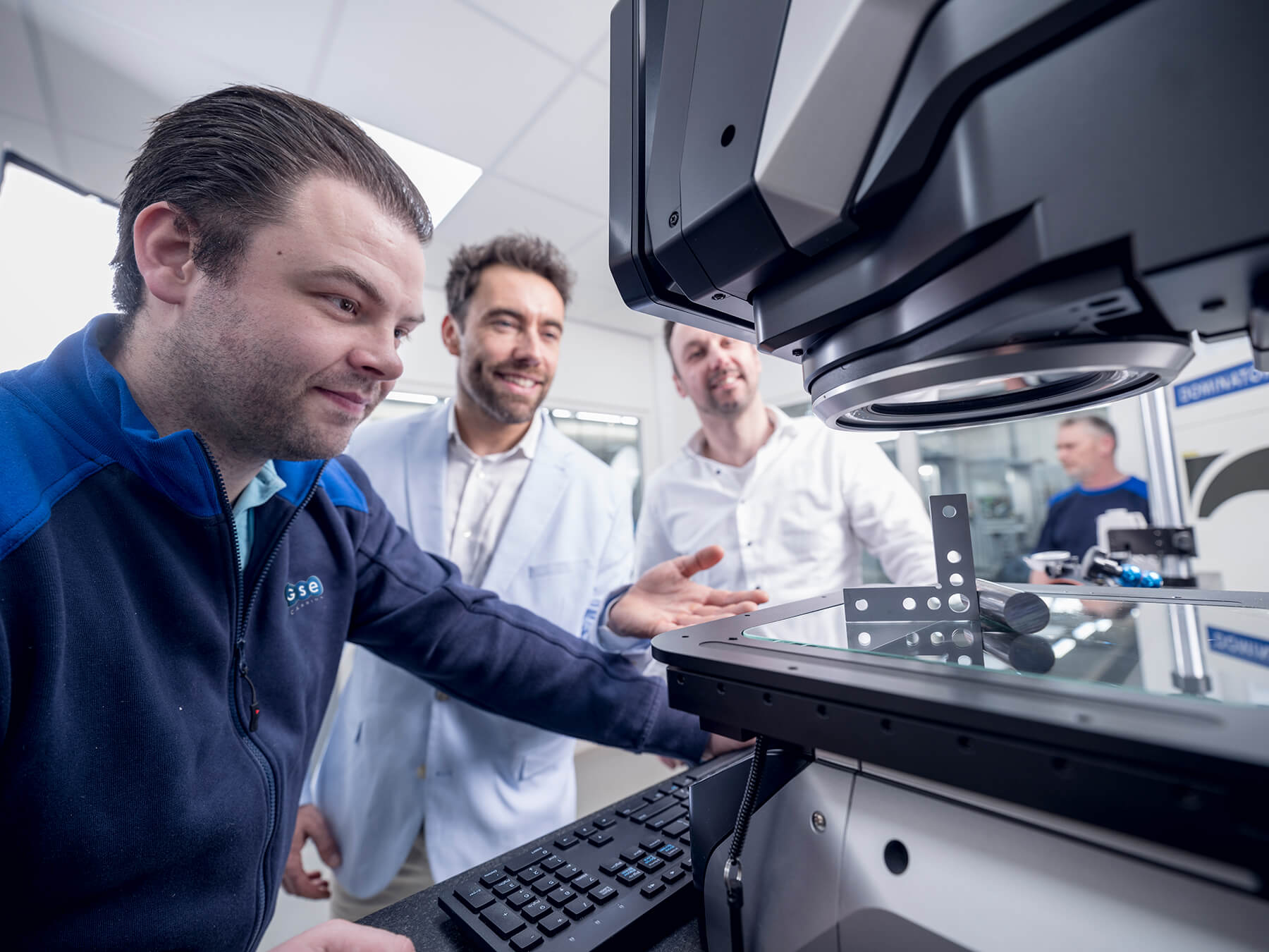 Nauwkeurig het resultaat van de CNC slijpservice meten