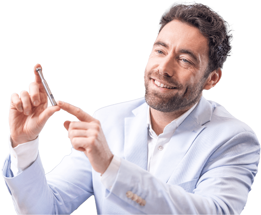 Er worden meerdere hardmetalen vormdelen getoond