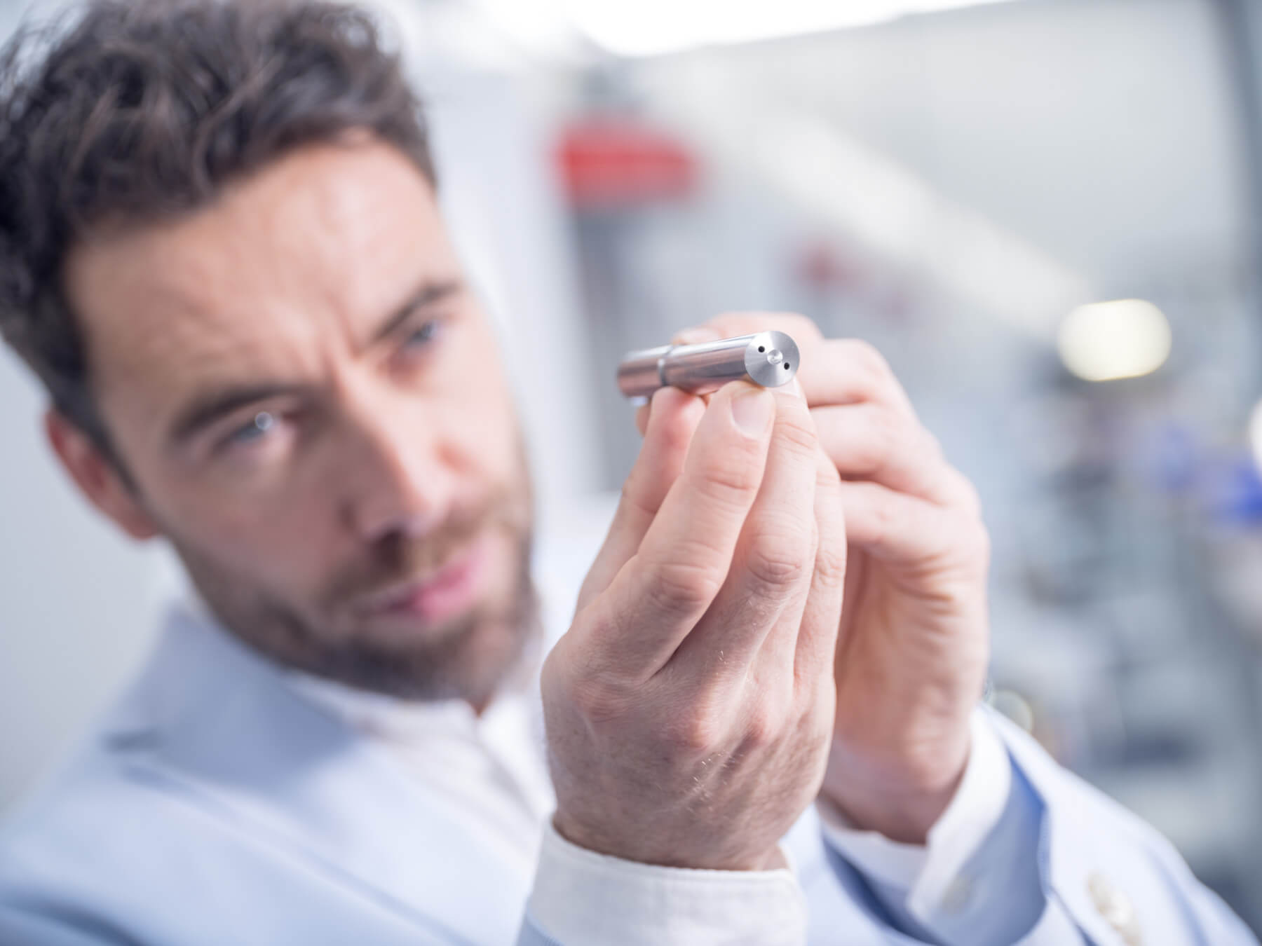 Er wordt 1 voorgeslepen hardmetalen staaf getoond