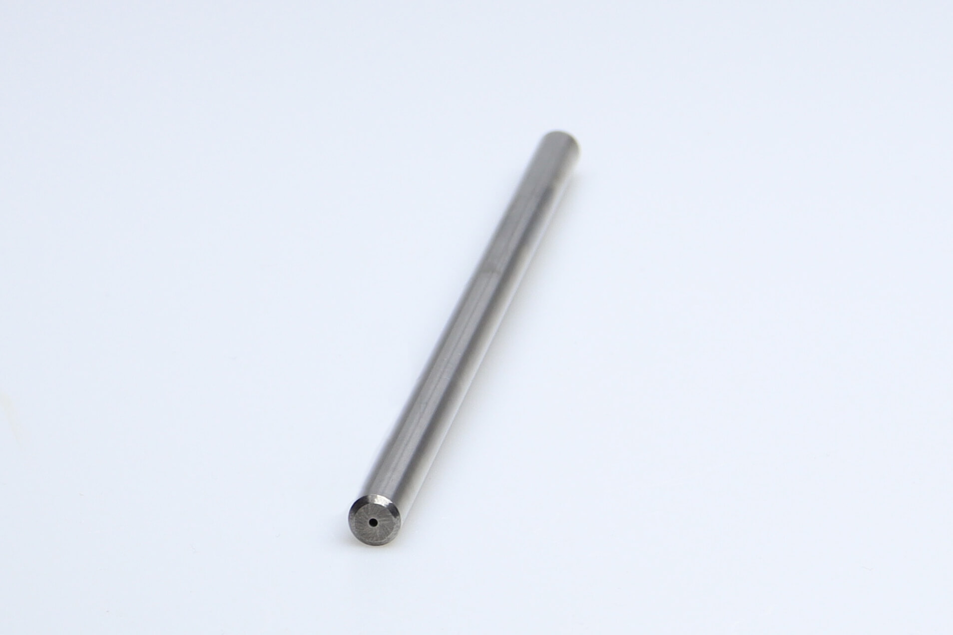 Une barre de carbure avec 1 trou d'arrosage central